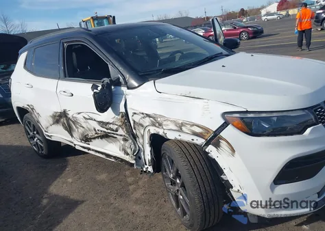 2024 Jeep Compass Limited 4X4 z USA, uszkodzony, nr VIN 3C4NJDCN9RT136516